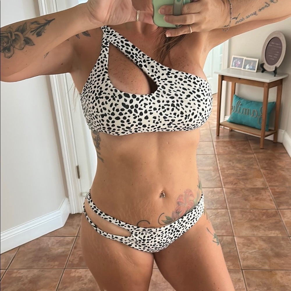 SHEIN Black and White Asymmetrical Bikini
